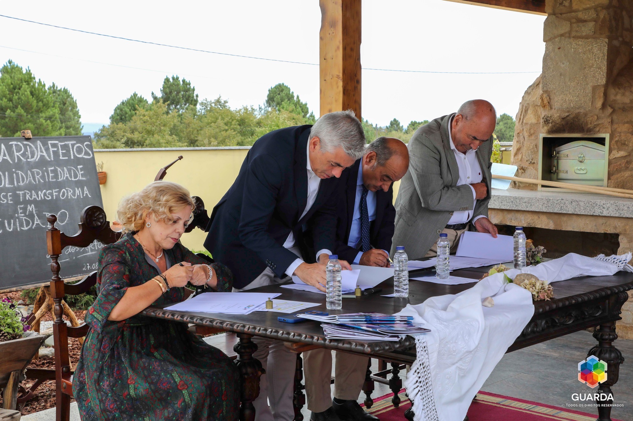 Assinatura de acordo de parceria projeto GuardAfetos